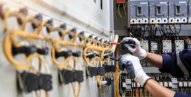 Professional Electrician technician working in Montpelier, IN